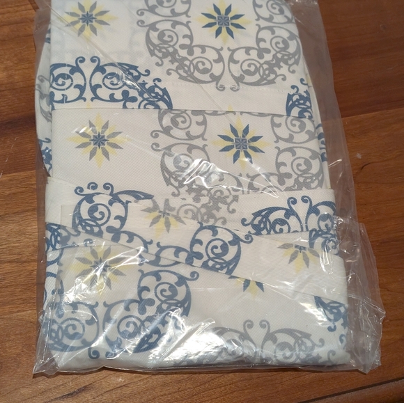 Assorted Pattern Apron Child Size - Picture 4 of 5